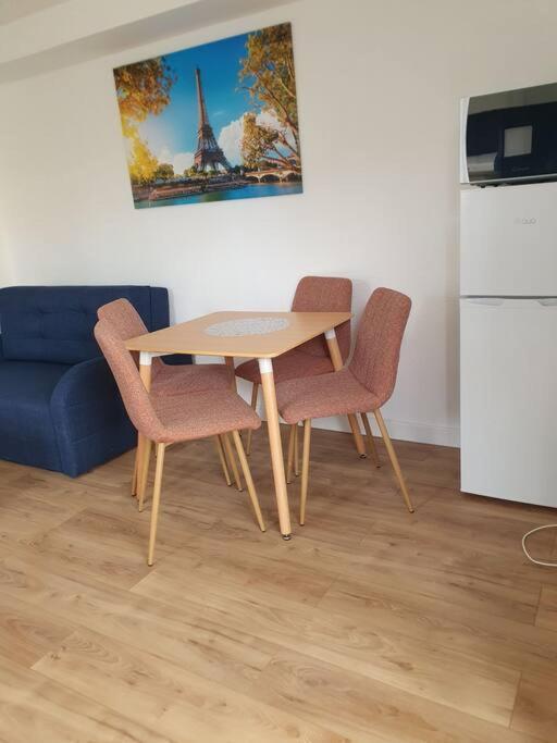 Studio Equipe Et Meuble St Cyprien 생시프리앙 외부 사진